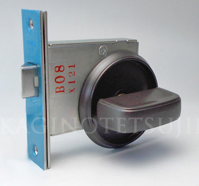 錠ケースに取り付けた様子