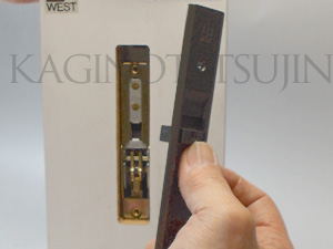 WEST万能引戸錠の室内側の交換１
