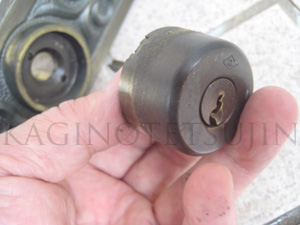 下側のALPHAシリンダーの交換・取替え9