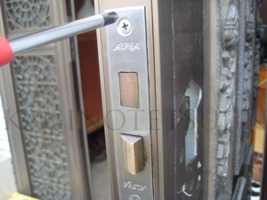 上下のALPHA錠ケースの交換・取替え2